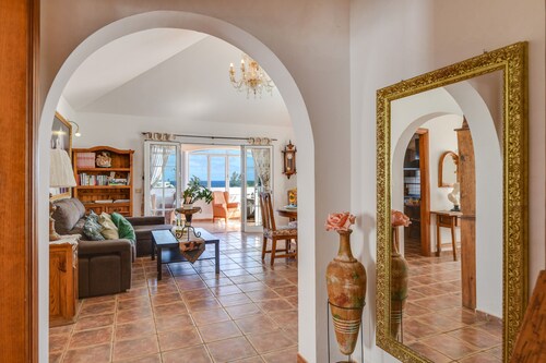 Villa "Rústica" nahe dem Strand mit Blick auf das Meer und die Berge, Pool & Terrassen