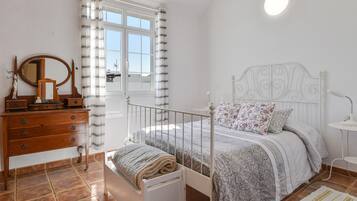 3 Schlafzimmer, BĂŒgeleisen/BĂŒgelbrett, kostenloses WLAN, BettwĂ€sche