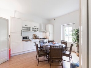 Dining - Apartment 'Tenuta Naiano Raffaello' with Shared Garden, Wi-Fi, and Air Conditioning (Cavaion Veronese)