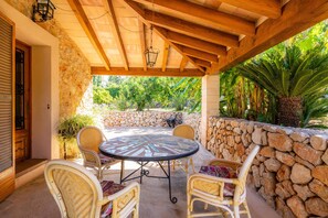 Outdoor dining - Beautiful Holiday Home “Finca Galardo” with Mountain View (Son Servera)