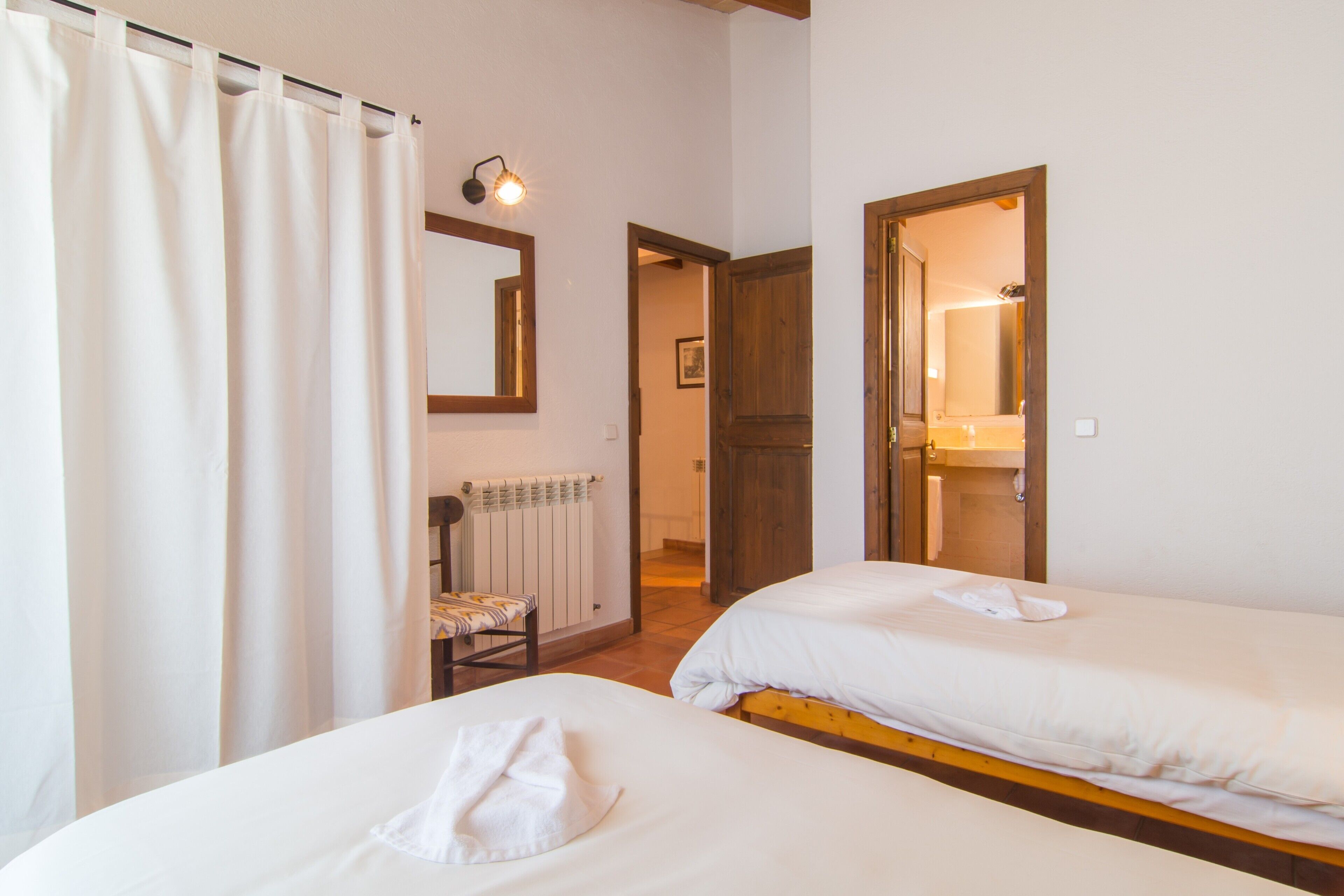 5 bedrooms, iron/ironing board, free WiFi, bed sheets