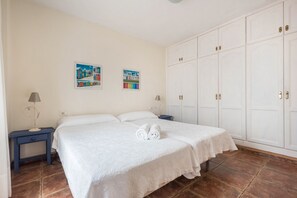 2 bedrooms, iron/ironing board, free WiFi, bed sheets - Holiday Apartment “Carla 1A” in Playa San Juan with Sea and Mountain Views (Playa San Juan)