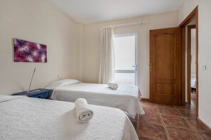 2 slaapkamers, een strijkplank/strijkijzer, gratis wifi, beddengoed