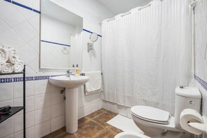 Een douche, een haardroger, handdoeken