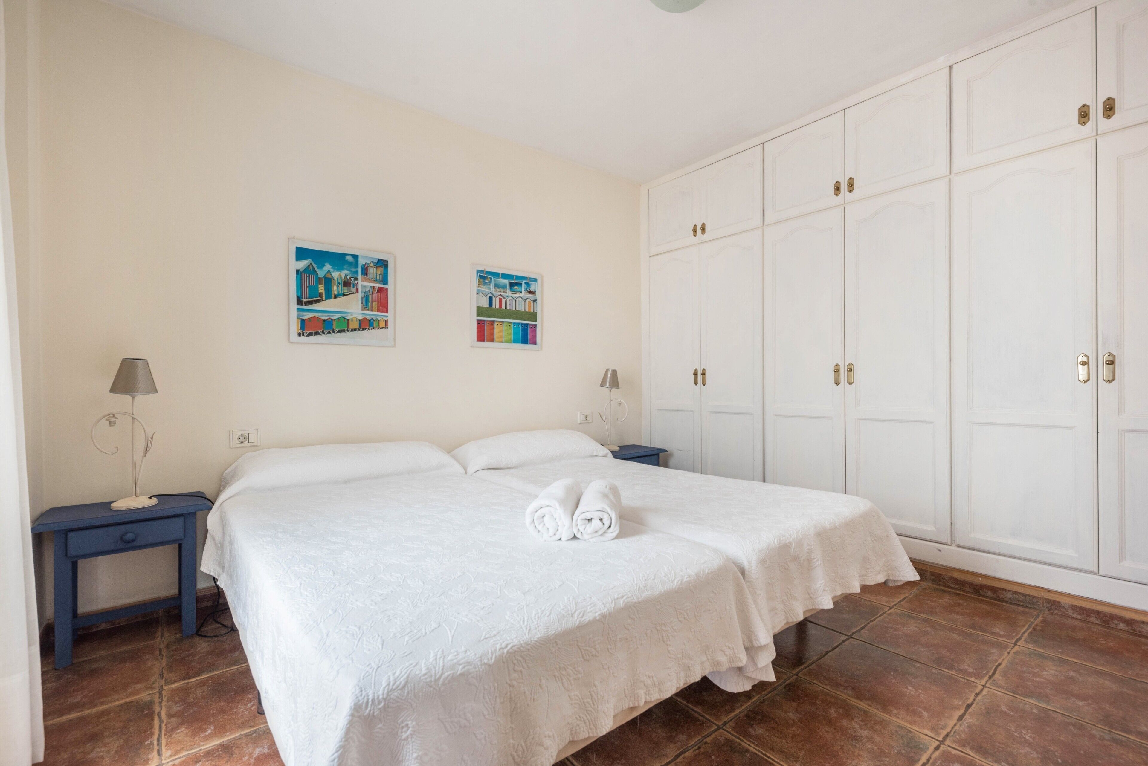 2 dormitorios, tabla de planchar con plancha, wifi gratis y ropa de cama