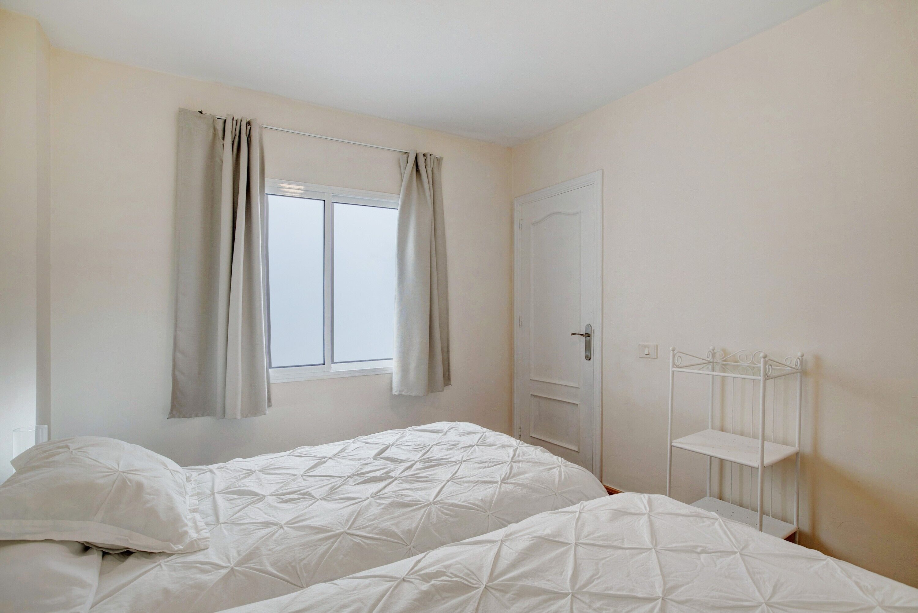 2 dormitorios, tabla de planchar con plancha, wifi gratis y ropa de cama