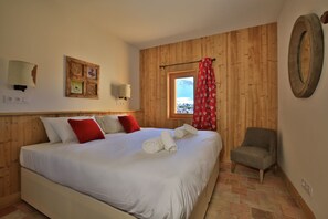 6 عدّة غرف نوم وواي فاي وملاءات أسرّة