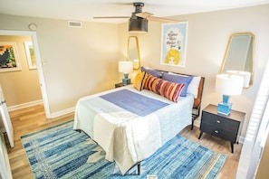 2 bedrooms, iron/ironing board, WiFi, bed sheets - The Higher the Hair - 2BR Condo for 4 facing Park, Wifi (Gatlinburg)