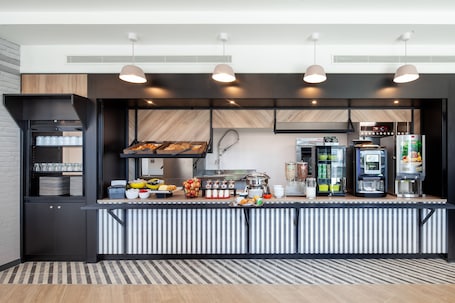 Daily full breakfast for a fee. B&B HOTEL Ouistreham