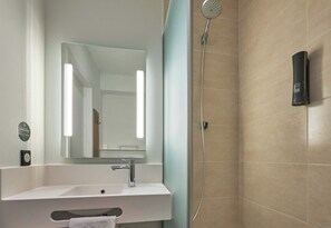 Shower dan handuk