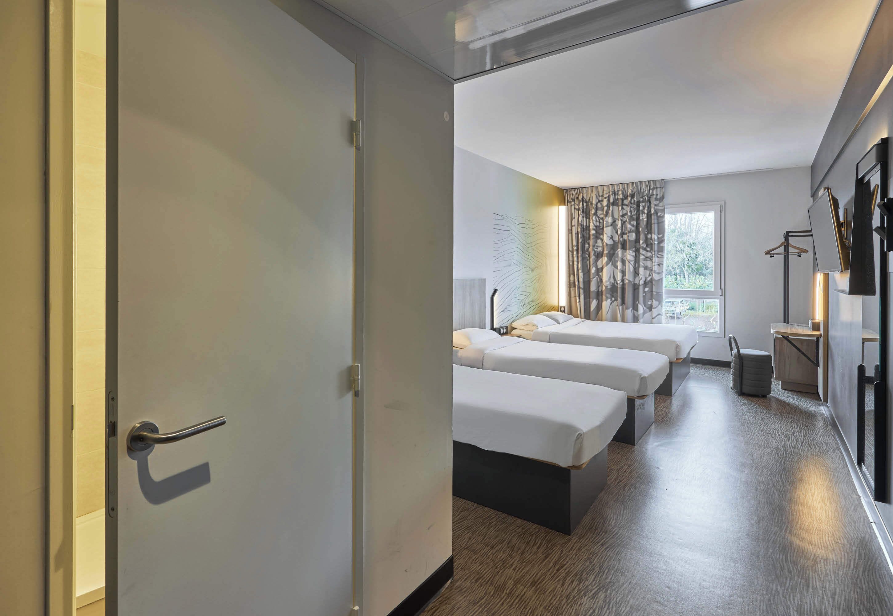 quadruple room | 1 bedroom, desk, soundproofing, free wifi