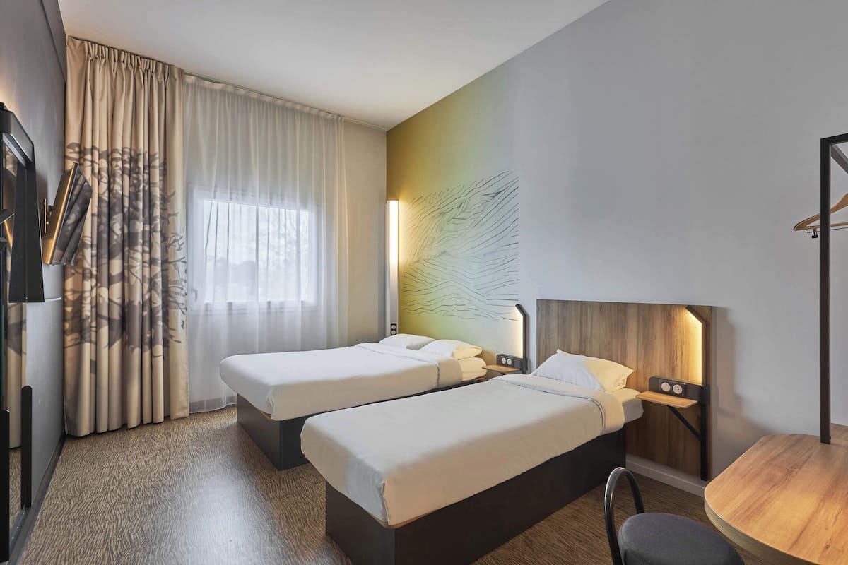 triple room, non smoking | 1 bedroom, desk, soundproofing, free wifi