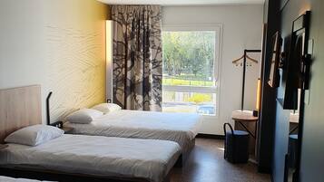 Chambre Quadruple | Bureau, chambres insonorisées, Wi-Fi gratuit, draps fournis