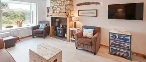 Smart-TV, Kamin, Arbeitsbereiche