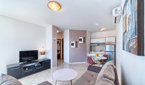 TV - APARTMENT WITH TWO BEDROOMS (Podstrana)