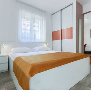 1 bedroom, free WiFi, bed sheets - APARTMENT WITH GARDEN VIEW (Podstrana)