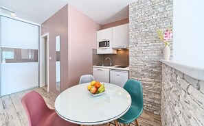 Fridge, microwave - FAMILY STUDIO WITH SEE VIEW (Podstrana)