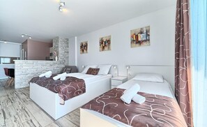 1 bedroom, free WiFi, bed sheets - FAMILY STUDIO WITH SEE VIEW (Podstrana)