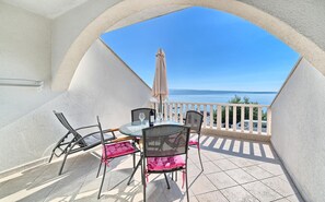 Outdoor dining - FAMILY STUDIO WITH SEE VIEW (Podstrana)