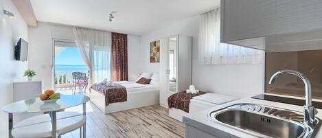 1 bedroom, bed sheets