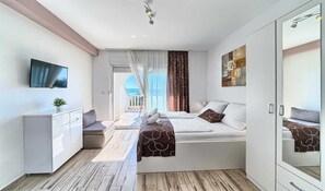 1 bedroom, bed sheets - PANORAMIC APARTMENT WITH SEE VIEW (Podstrana)