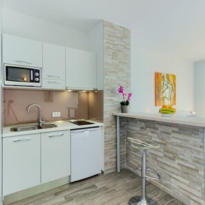 Fridge, microwave, cookware/dishes/utensils - APARTMENT WITH SEE VIEW (Podstrana)