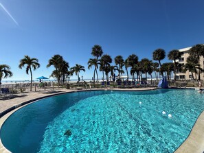 室外游泳池，恒温泳池