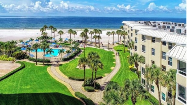 A resort with a pool, palm trees, and a beach view. - Siesta Key Resort, Private beach, pickle ball & tennis paradise. (Siesta Key)