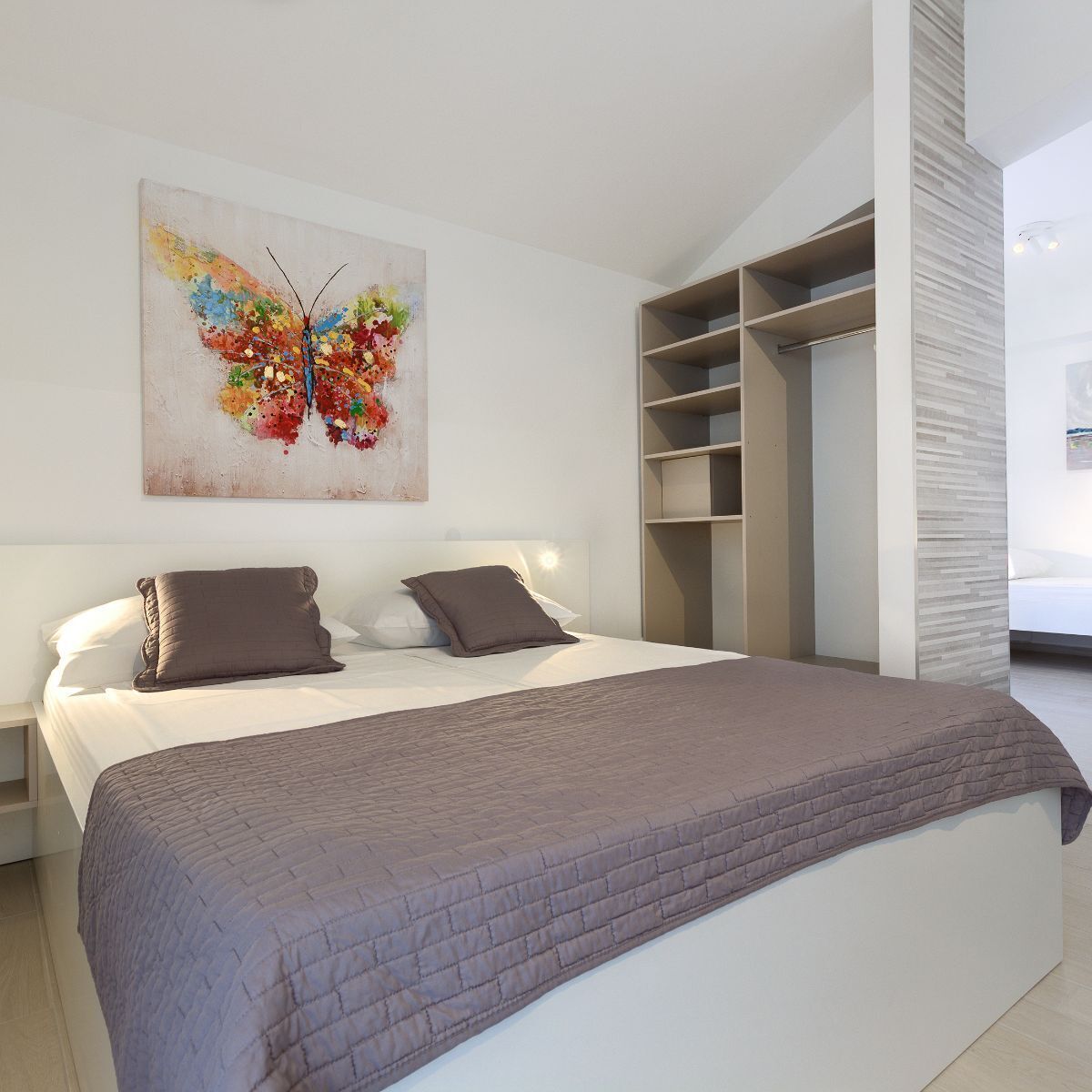 1 bedroom, bed sheets