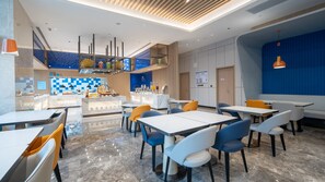 每日供应自助式早餐（每人 CNY 58）