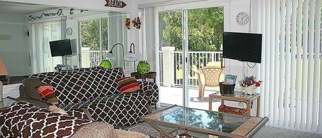 Condo, 1 Bedroom | Living room