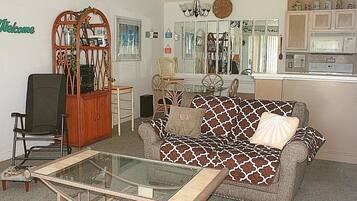 Villa, 2 Bedrooms | Living area