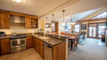 Condo, 2 Bedrooms | Private kitchen