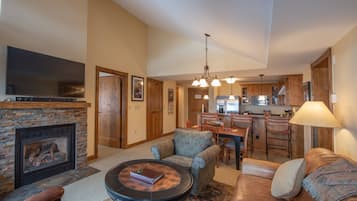 Condo, 2 Bedrooms | Living area