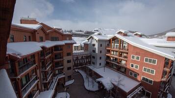 Condo, 2 Bedrooms | Property grounds