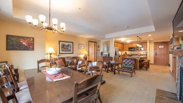 Condo, 3 Bedrooms | Dining