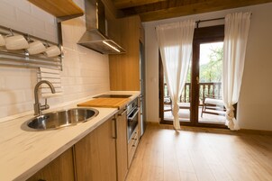 Dúplex, accesible para personas con discapacidad, baño privado | Cocina privada | Trona infantil
