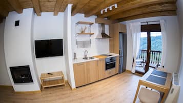 Duplex, Accessible, Private Bathroom | Private kitchen