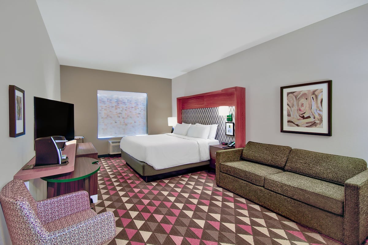 standard room, 1 king bed with sofa bed | 1 bedroom, desk, iron/ironing board, free rollaway beds