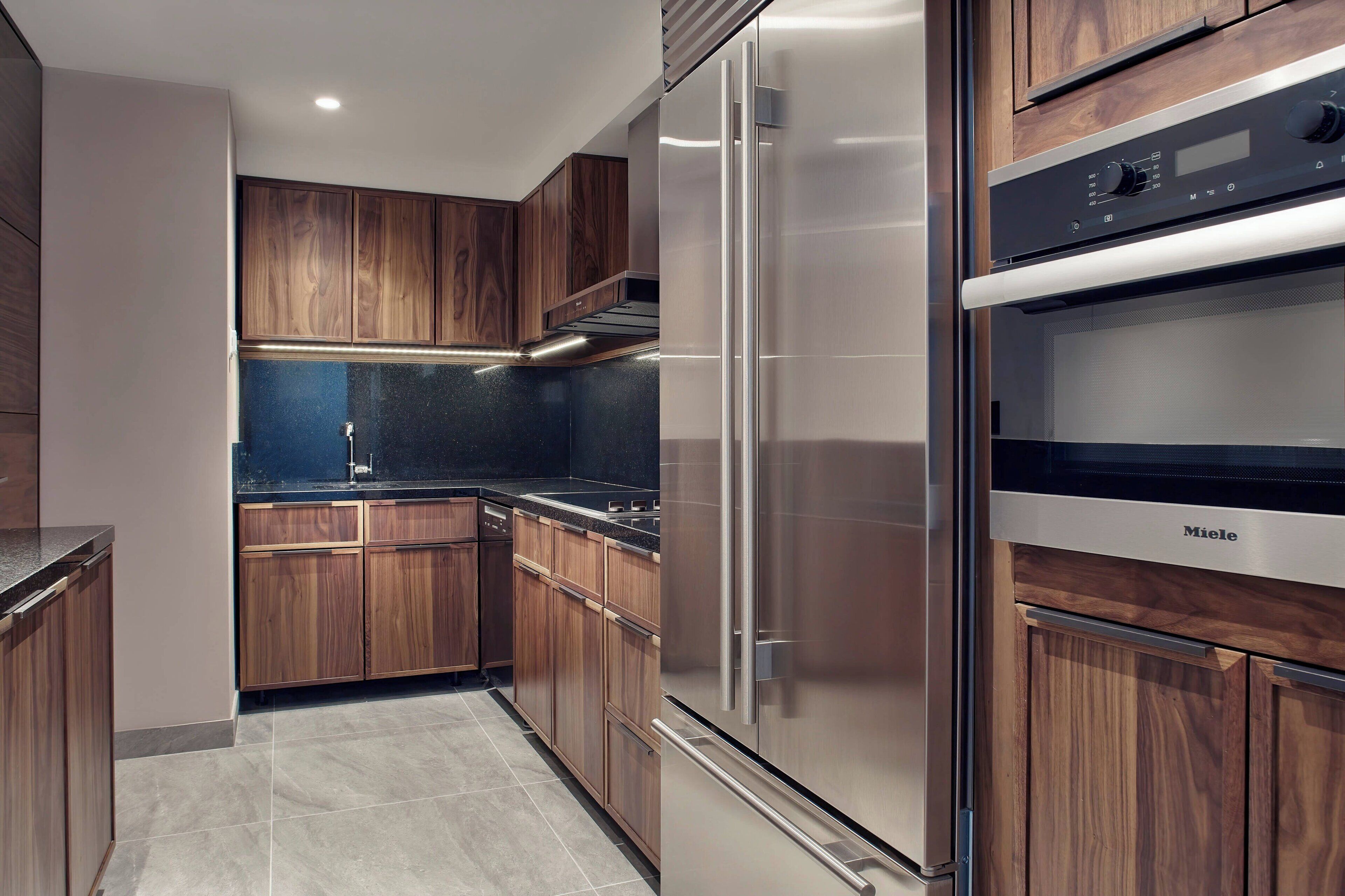 presidential suite, 1 king bed, non smoking | private kitchen | mini-fridge, microwave, oven, stovetop