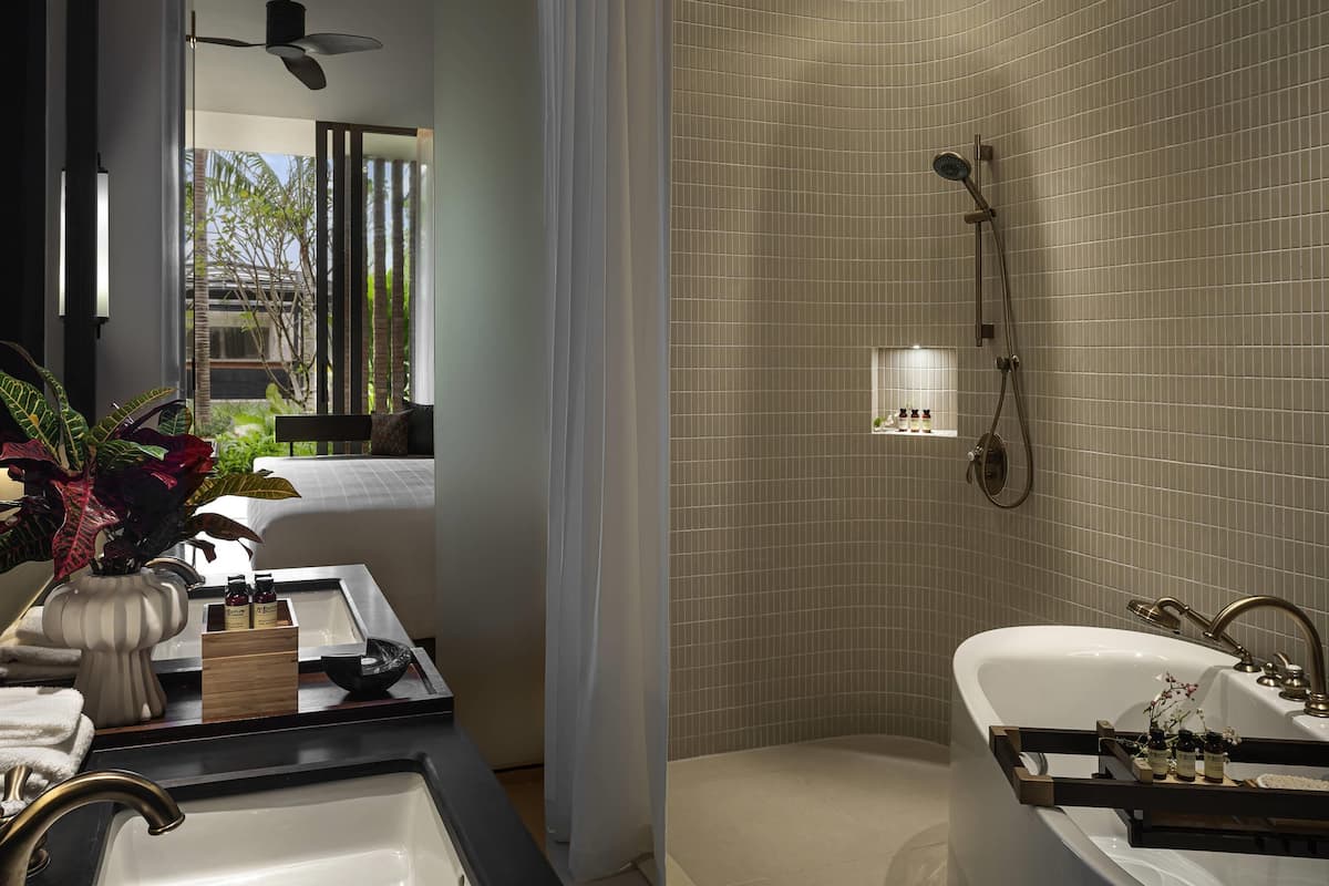 Suite Keluarga, 1 Tempat Tidur King, akses ke kolam renang | 1 kamar tidur, minibar, brankas, dan didekorasi berbeda-beda