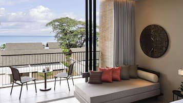Deluxe-Zimmer, Meerblick (King bed or Twin bed) | Minibar, Zimmersafe, individuell dekoriert, individuell eingerichtet