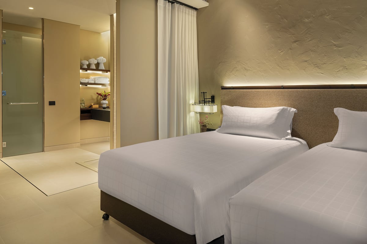 Deluxe kamer, 1 kingsize bed | 1 slaapkamer, een minibar, een kluis op de kamer