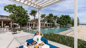 Déjeuner et dîner servis sur place