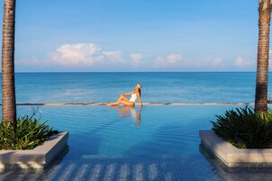 2 piscinas al aire libre, sombrillas, sillones reclinables de piscina