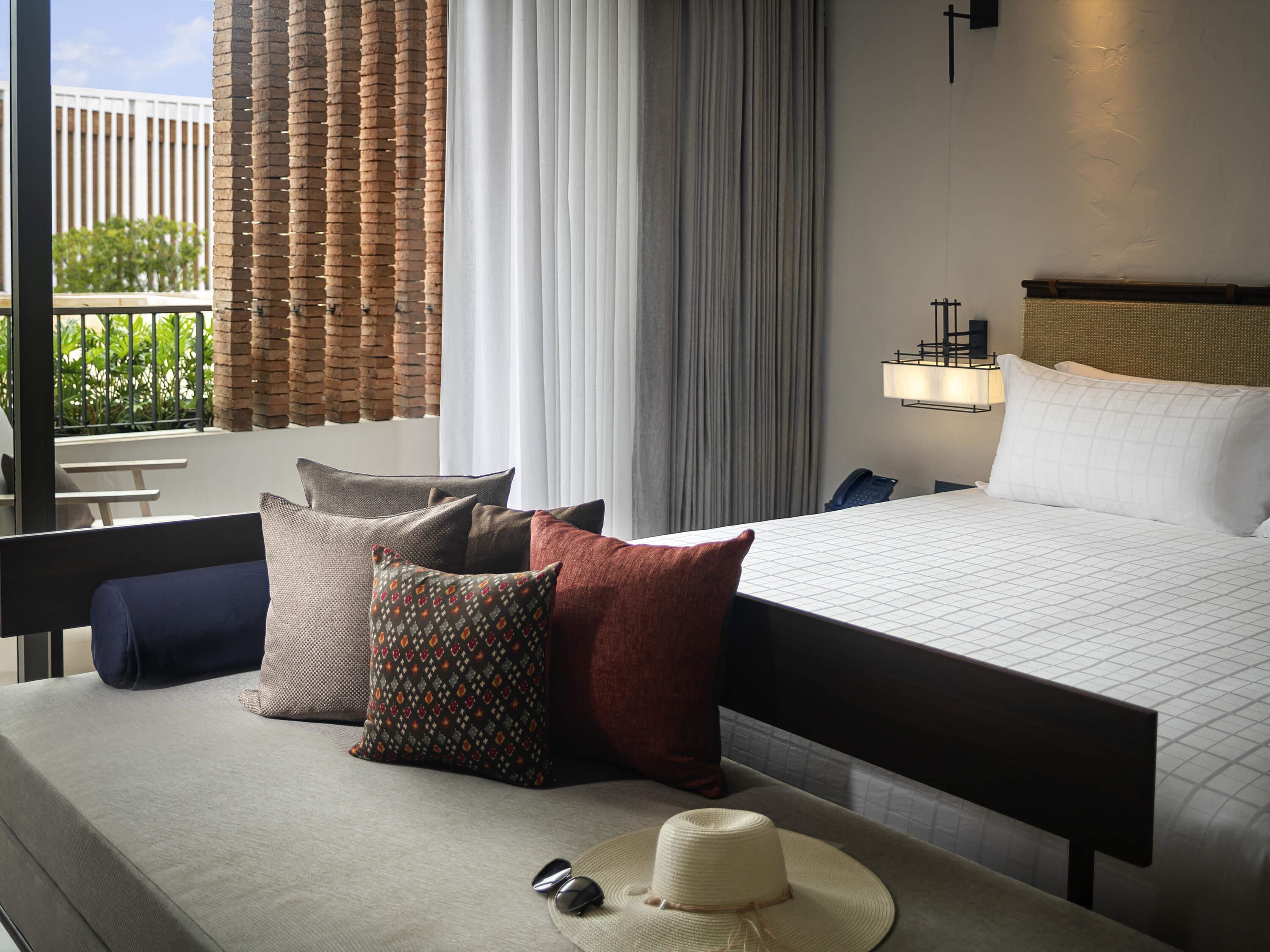 Deluxe Room, 1 King Bed | Minibar, in-room safe, individually decorated, individually furnished