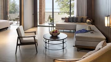 Minibar, in-room safe, individually decorated, individually furnished