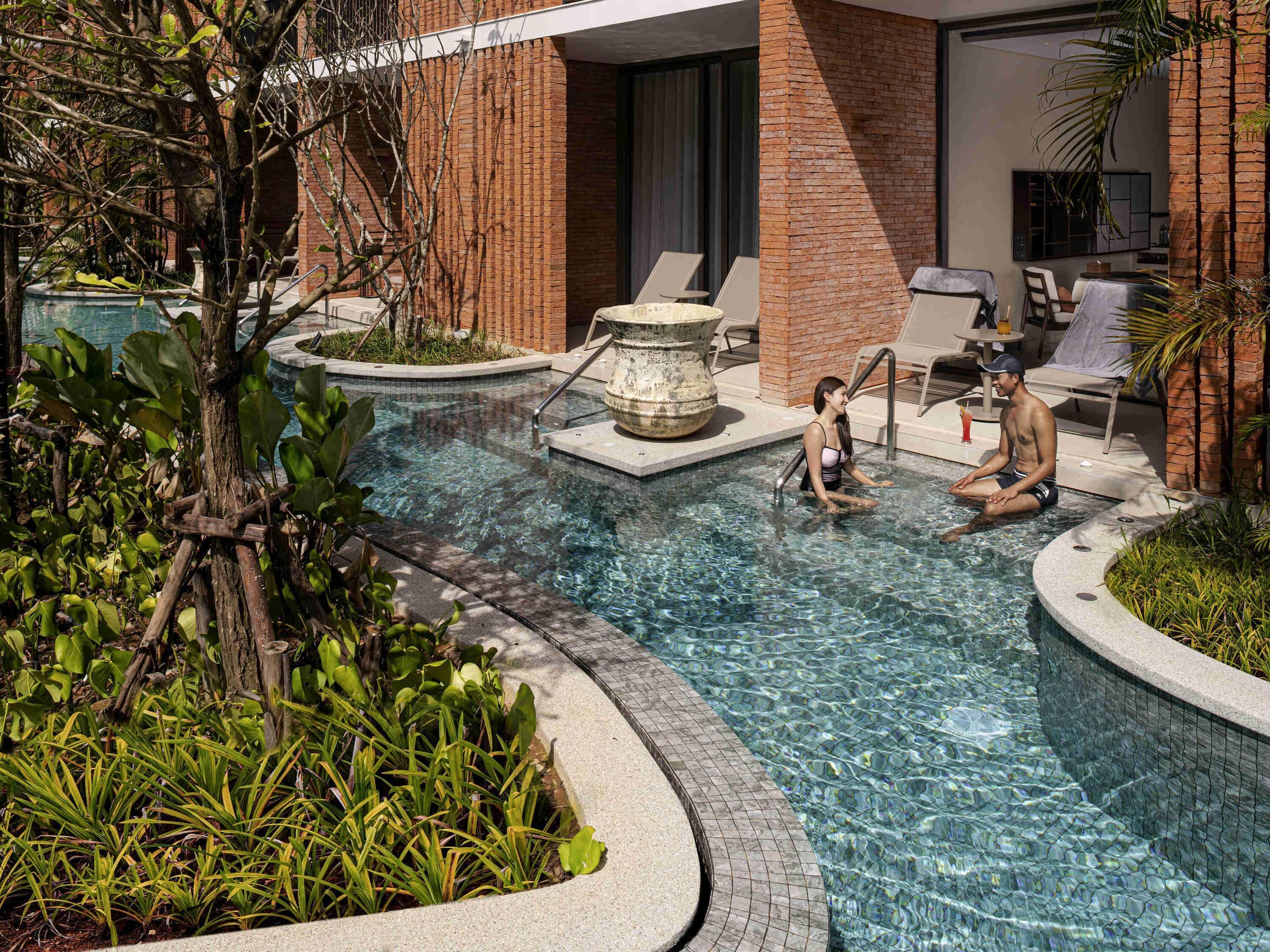 Deluxe-huone, 1 suuri parisänky, pääsy uima-altaalle | Minibaari, tallelokero huoneessa, yksilöllisesti sisustettu