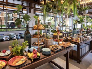 Lunch and dinner served, Mediterranean cuisine