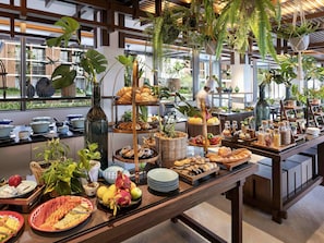 Lunch and dinner served, Mediterranean cuisine